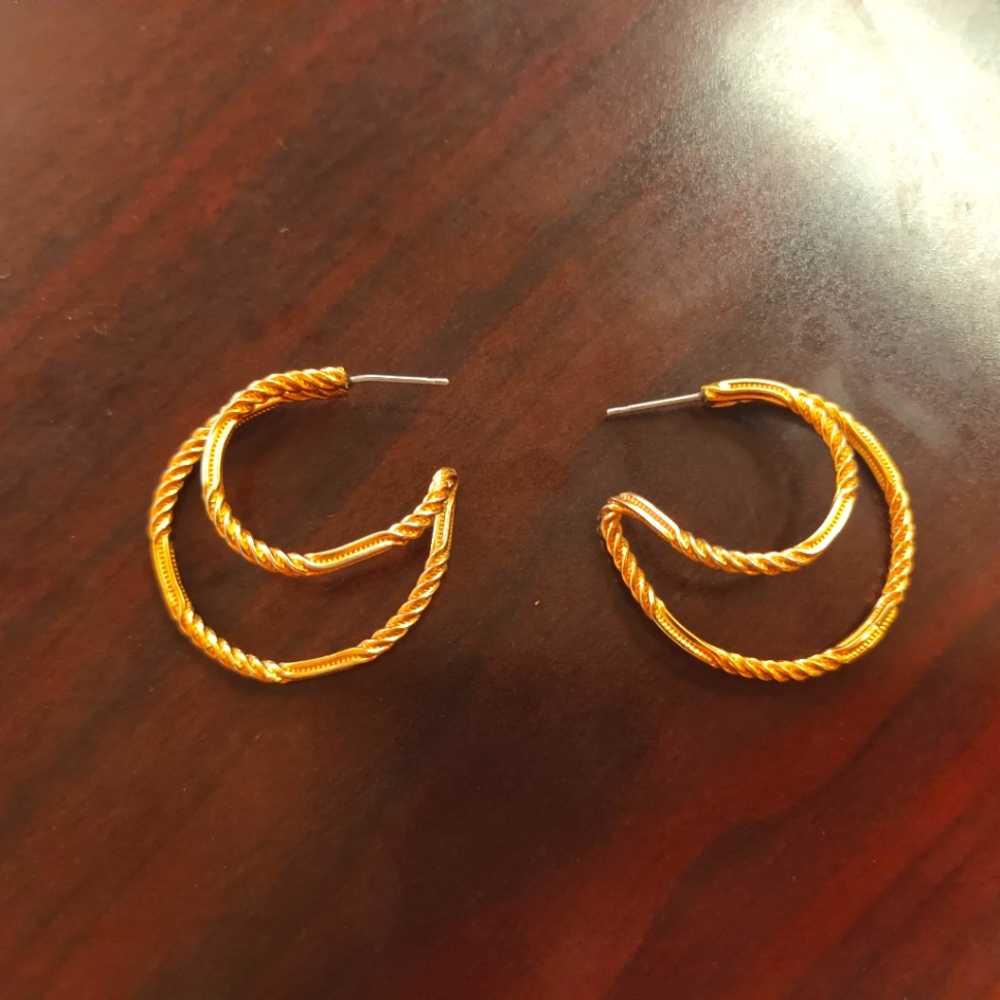 Elegant Gold Tone Double Hoop Earrings